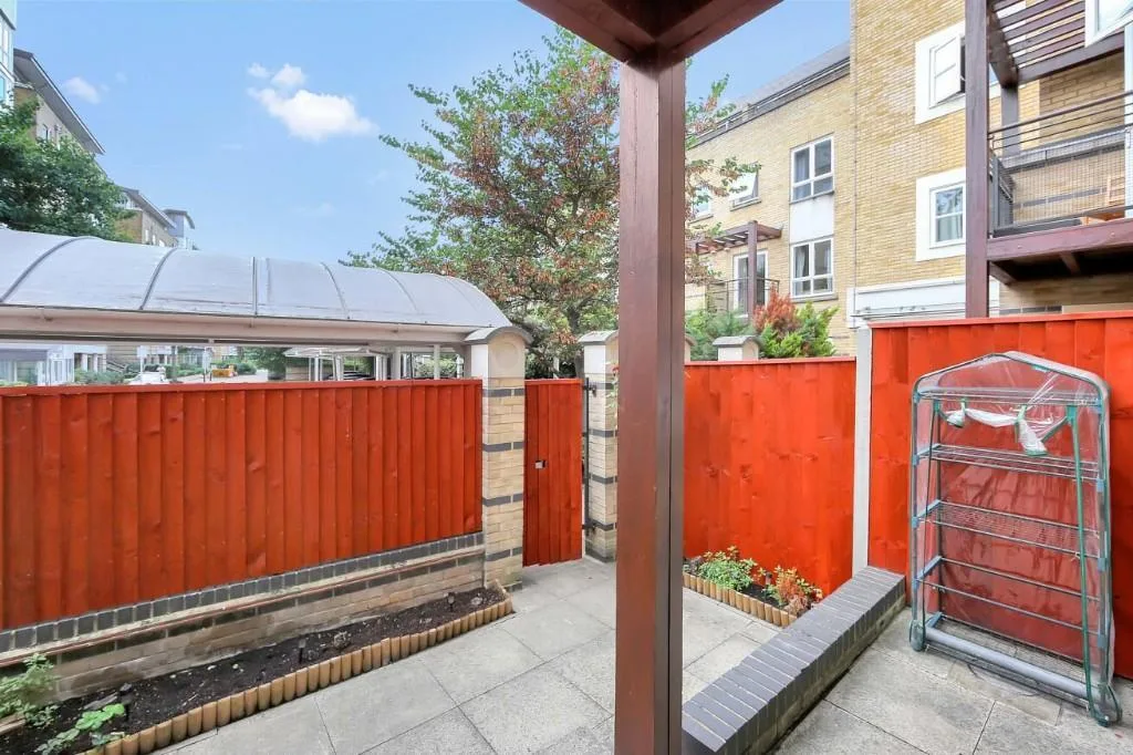 4 bedroom town house for rent