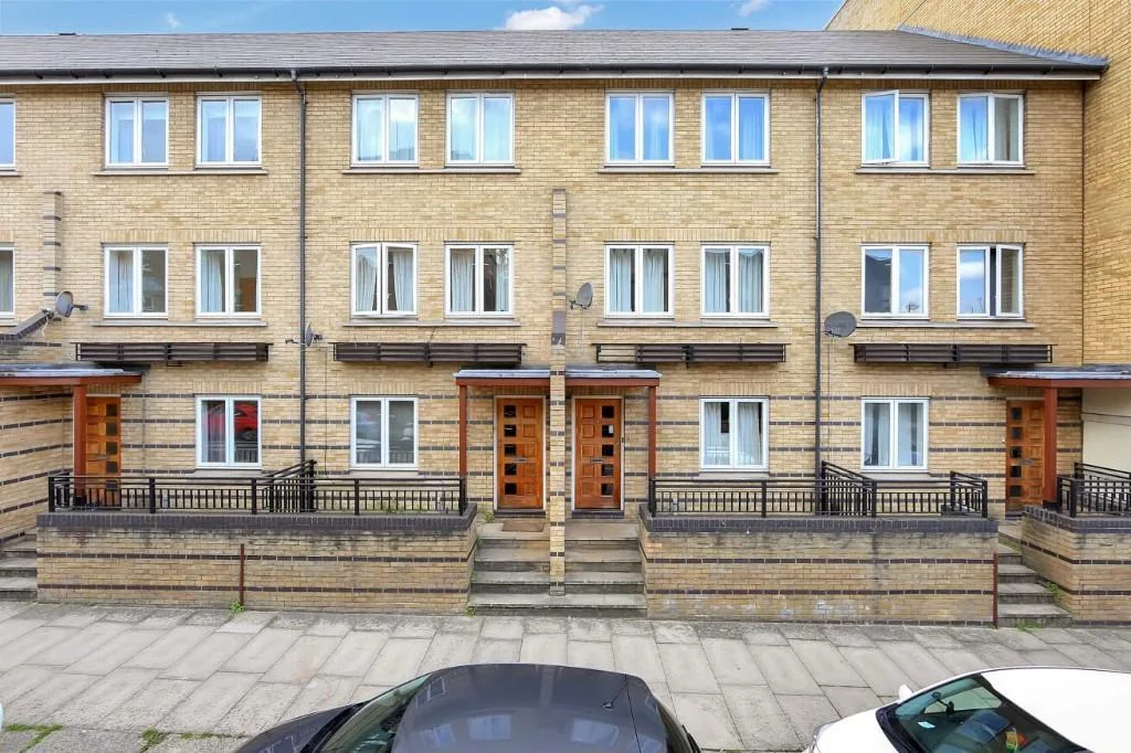 4 bedroom town house for rent