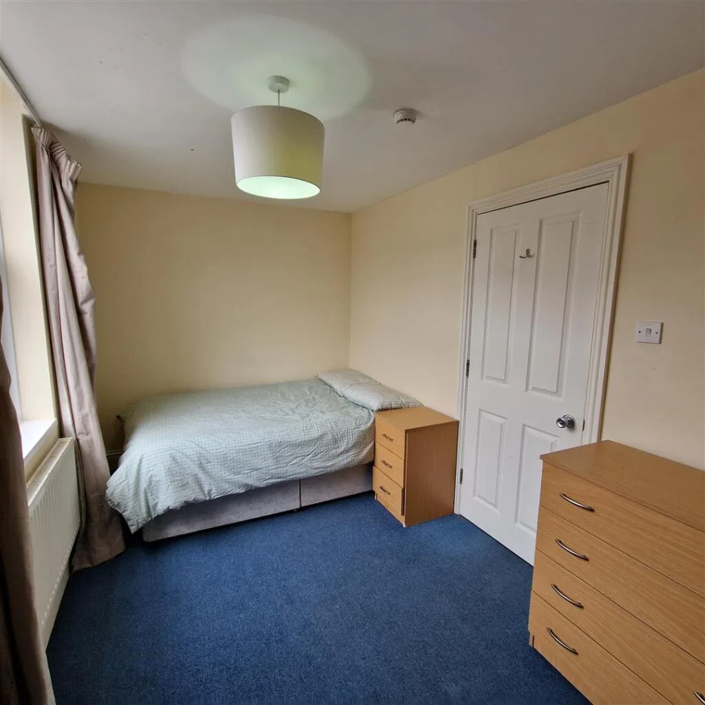 6 bedroom terraced house for rent