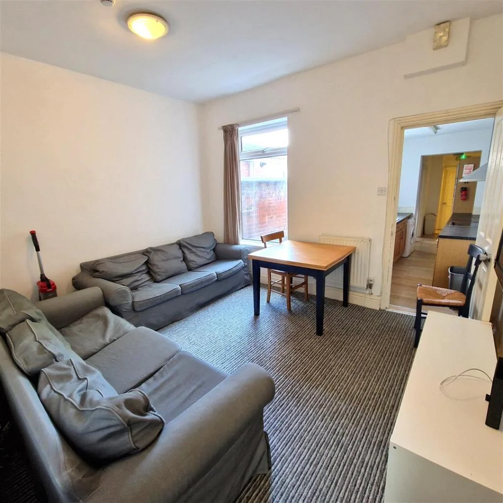 6 bedroom terraced house for rent