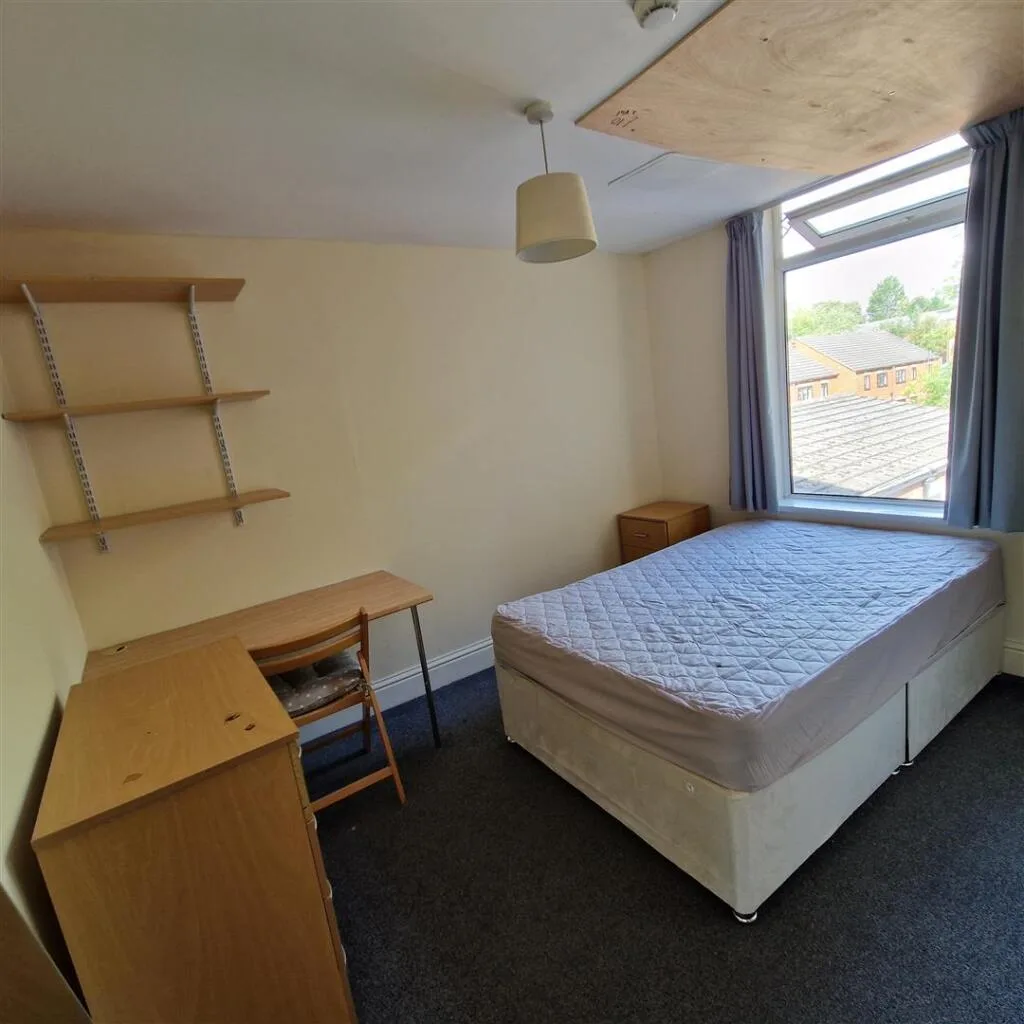 6 bedroom terraced house for rent