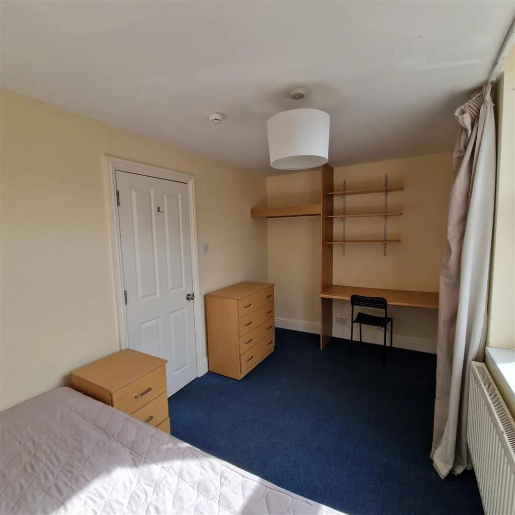6 bedroom terraced house for rent