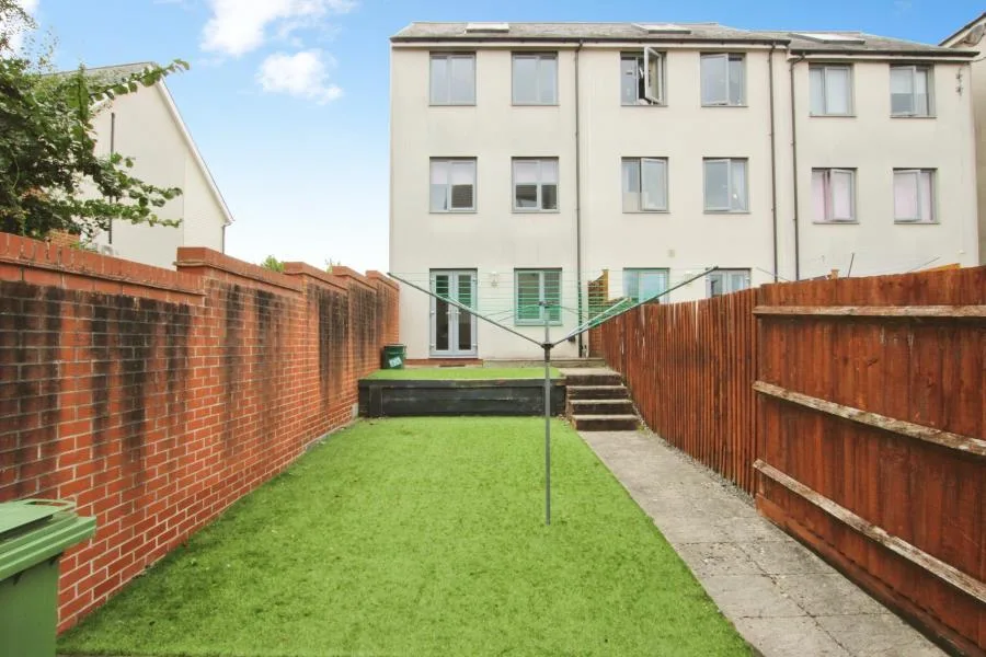 4 bedroom terraced house for rent