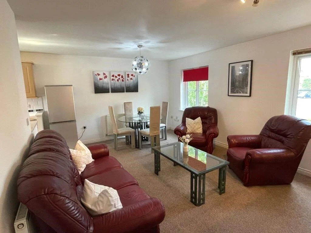 2 bedroom maisonette for rent