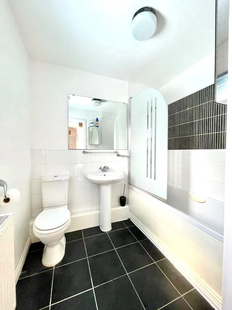 2 bedroom maisonette for rent