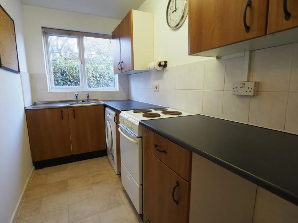 2 bedroom ground floor flat for rent