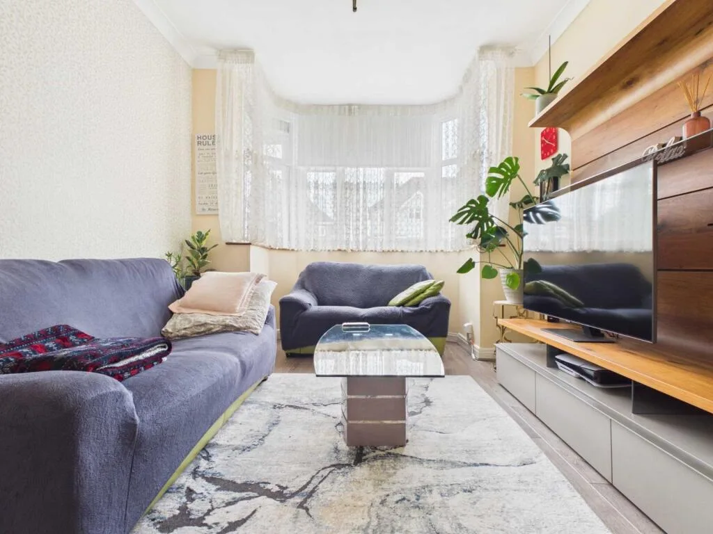 3 bedroom semi-detached house for rent