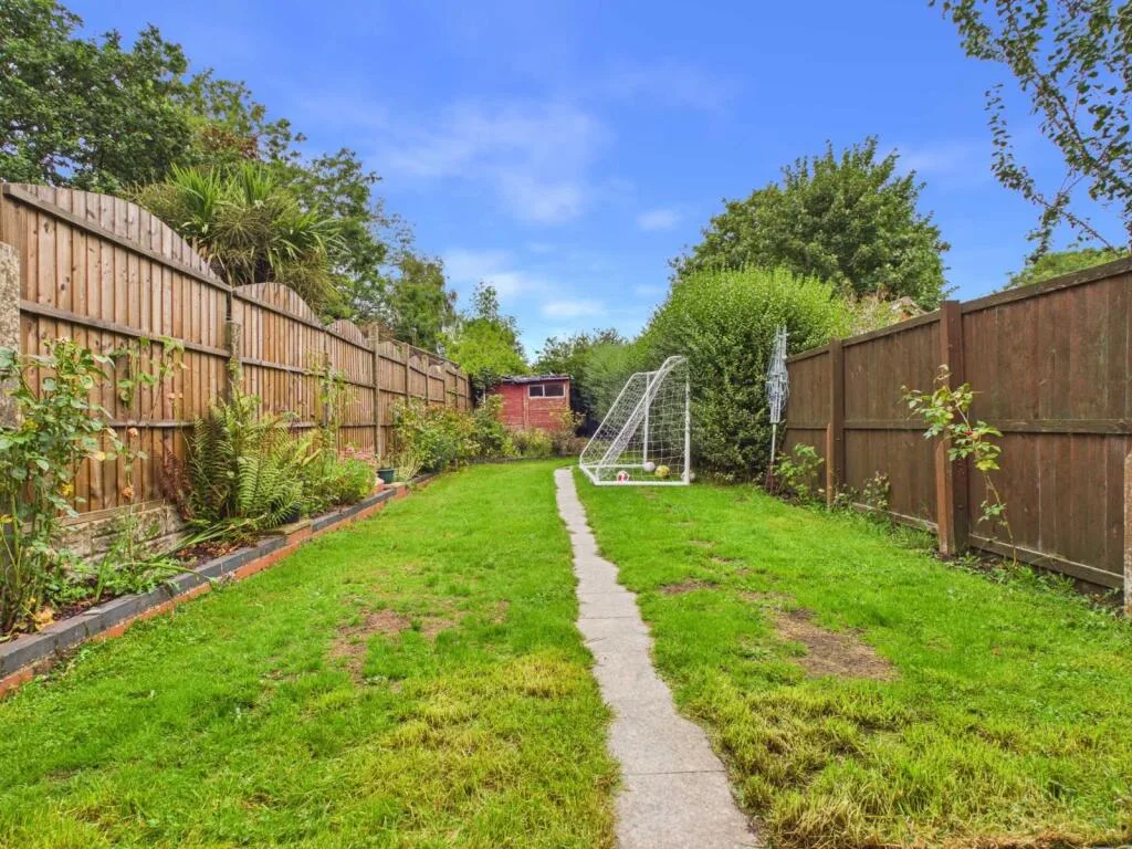 3 bedroom semi-detached house for rent
