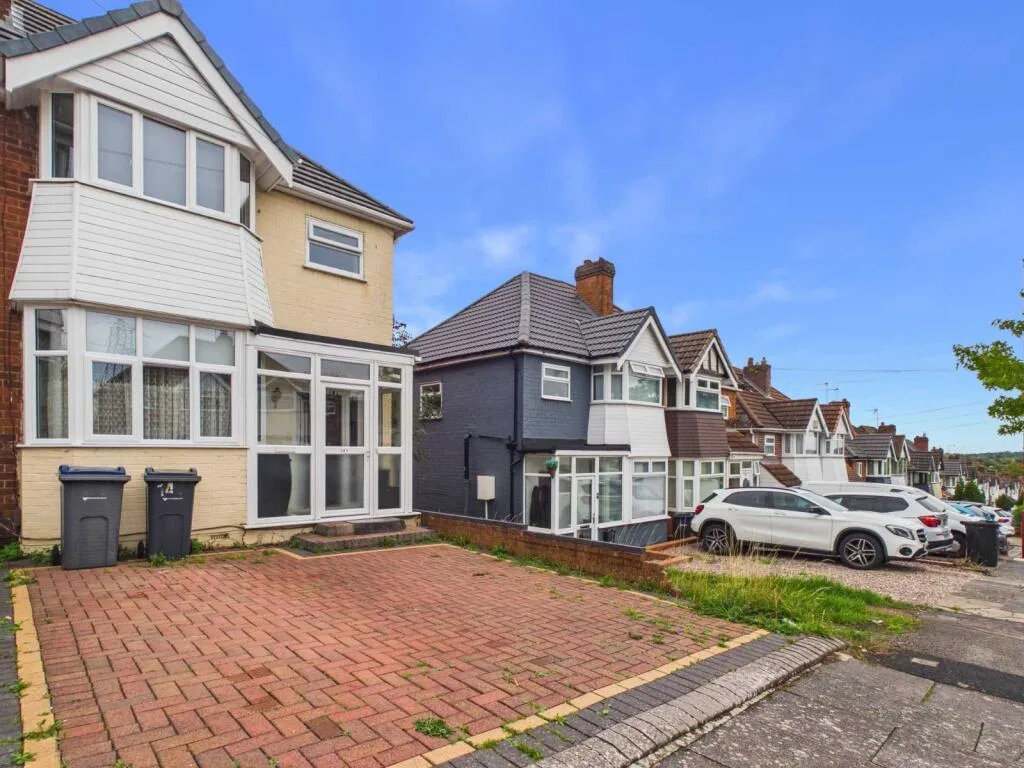 3 bedroom semi-detached house for rent