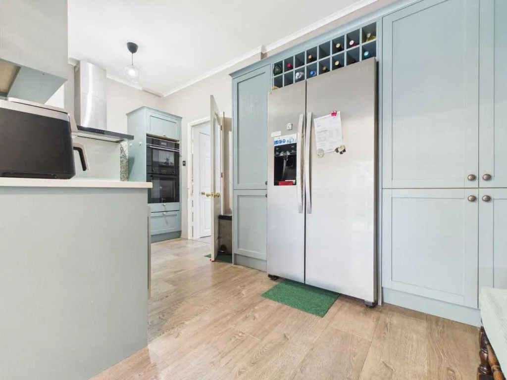 3 bedroom semi-detached house for rent