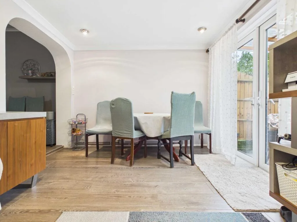 3 bedroom semi-detached house for rent