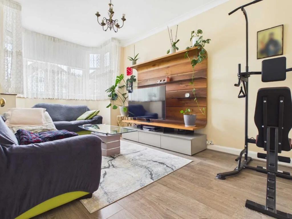 3 bedroom semi-detached house for rent