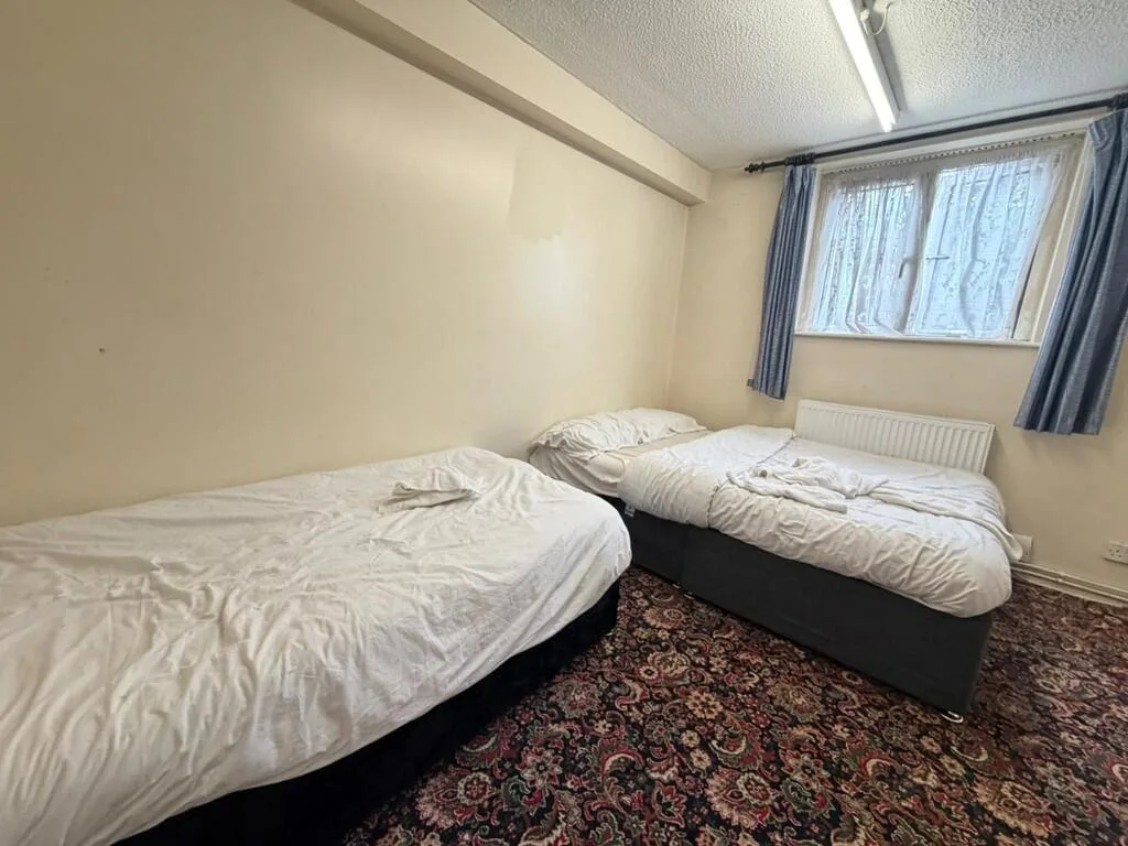 5 bedroom semi-detached house for rent