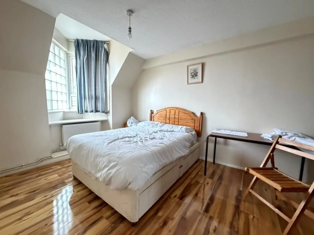 5 bedroom semi-detached house for rent