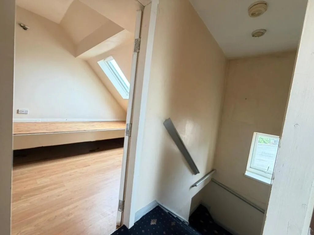 5 bedroom semi-detached house for rent