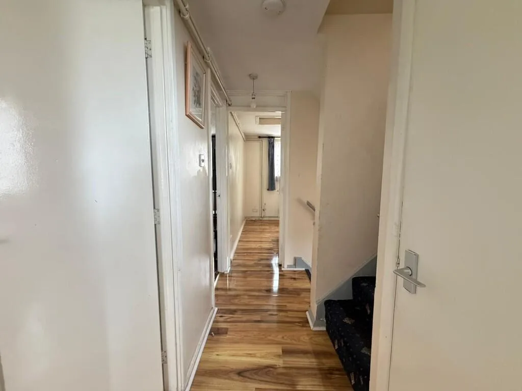 5 bedroom semi-detached house for rent