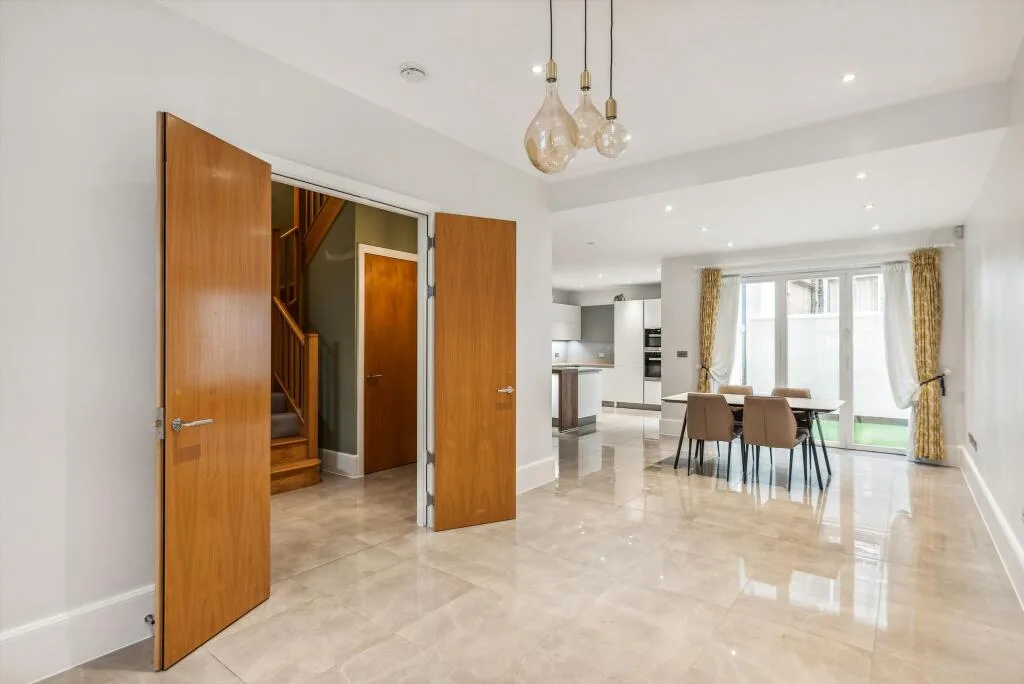 5 bedroom town house for rent