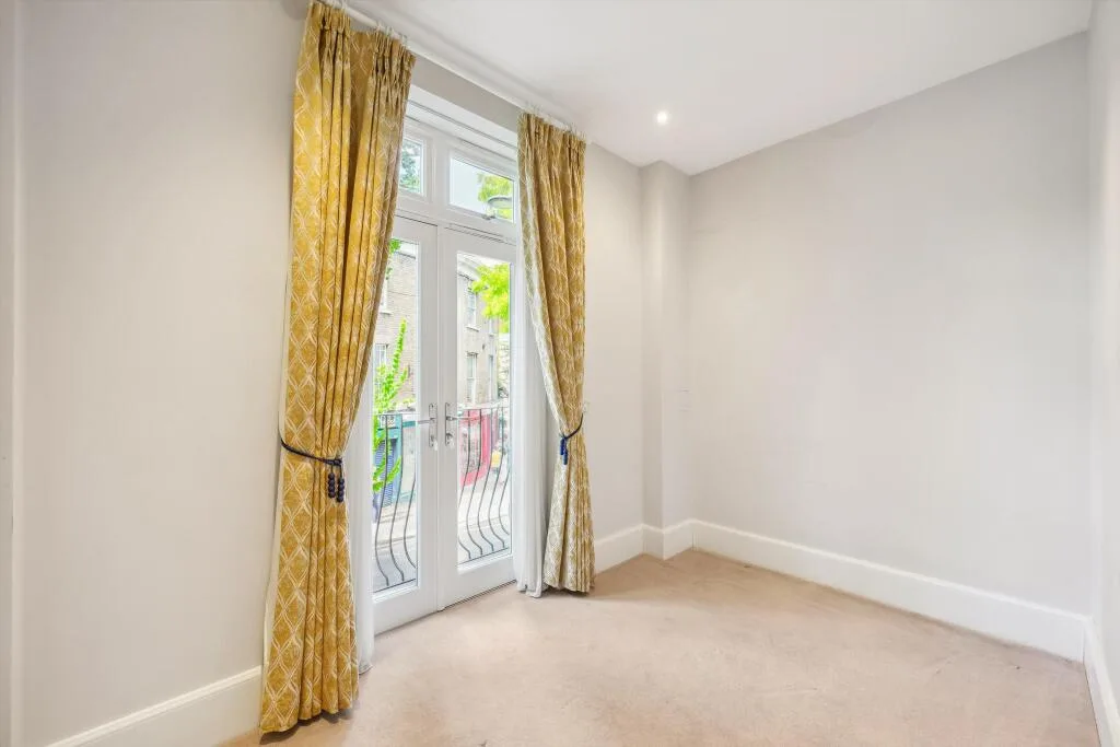 5 bedroom town house for rent