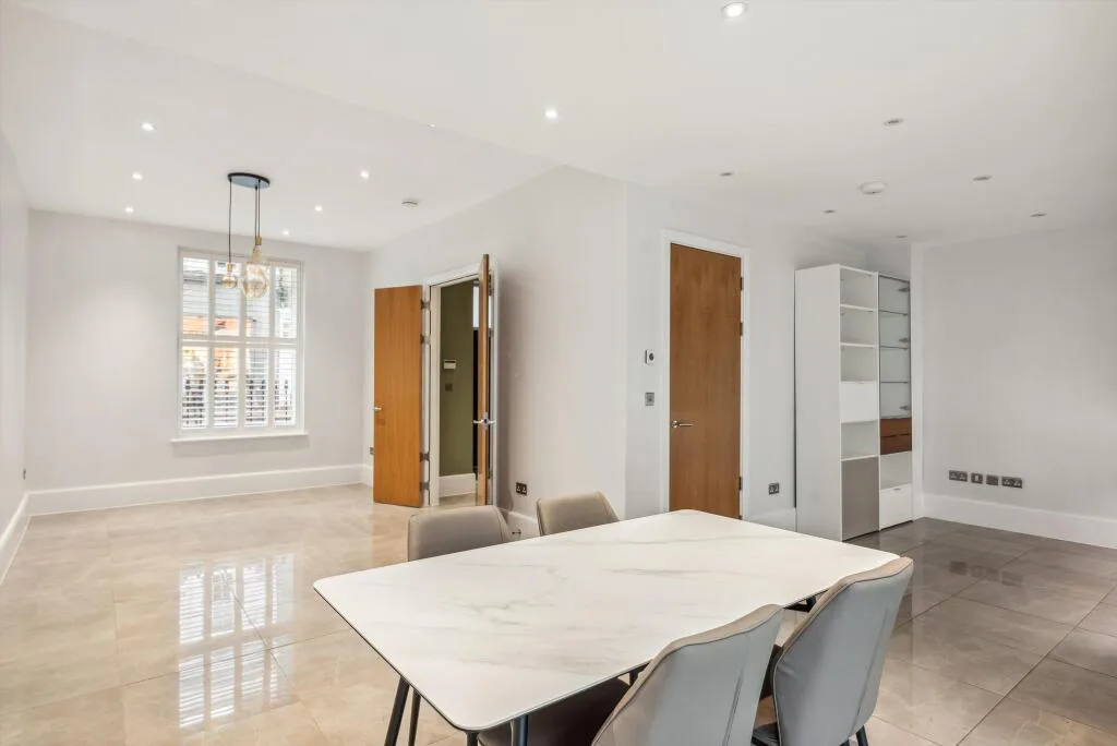 5 bedroom town house for rent
