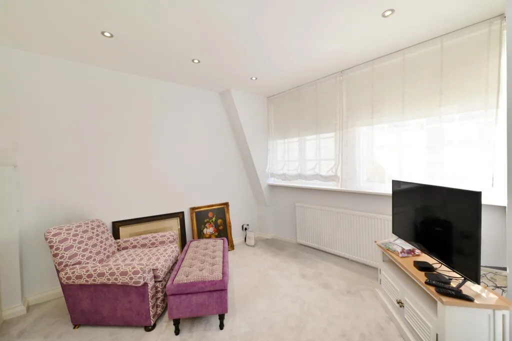 3 bedroom mews property for rent