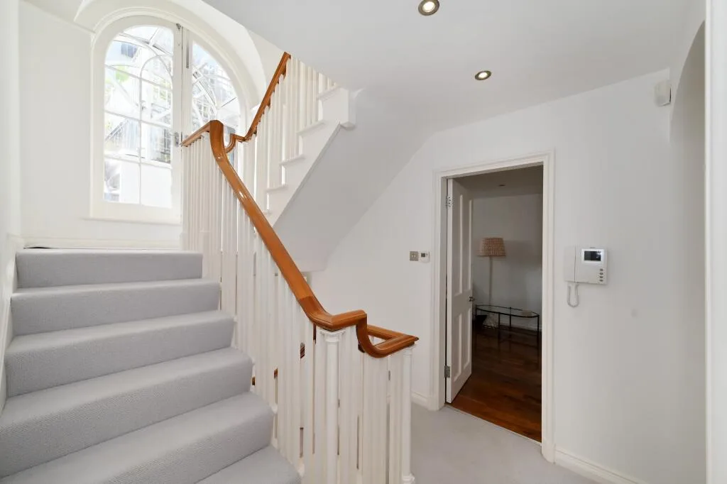 3 bedroom mews property for rent