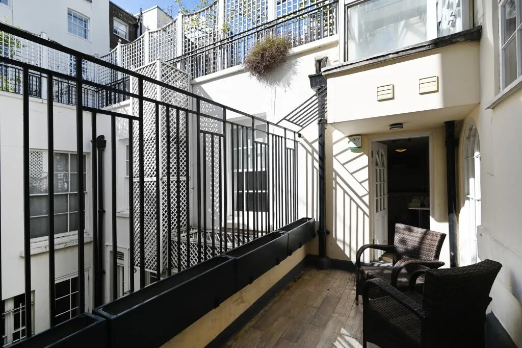 3 bedroom mews property for rent
