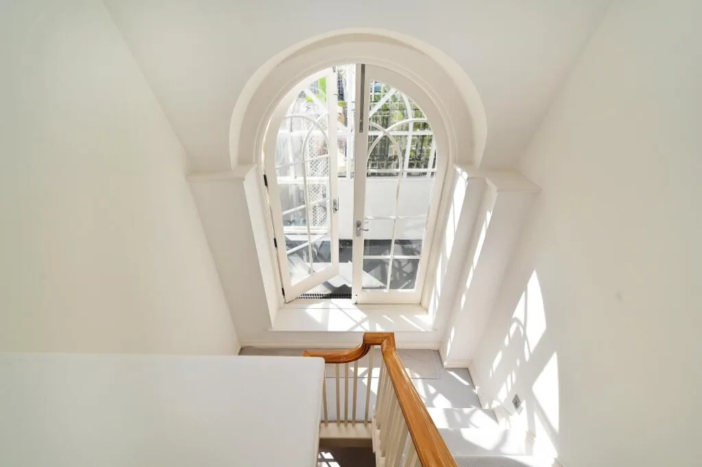 3 bedroom mews property for rent
