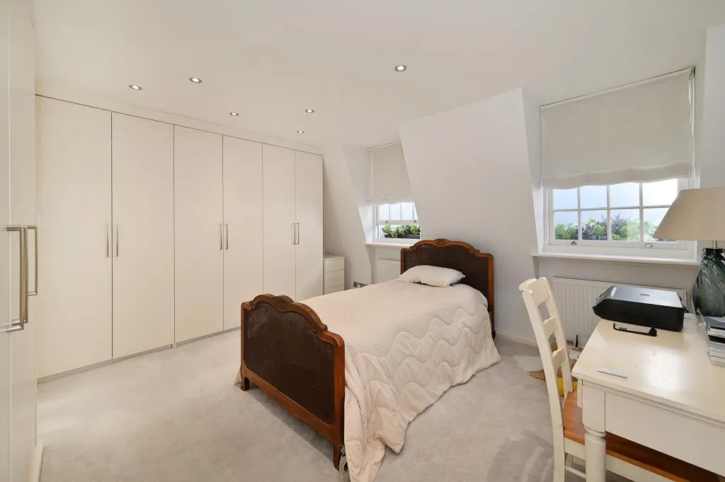 3 bedroom mews property for rent
