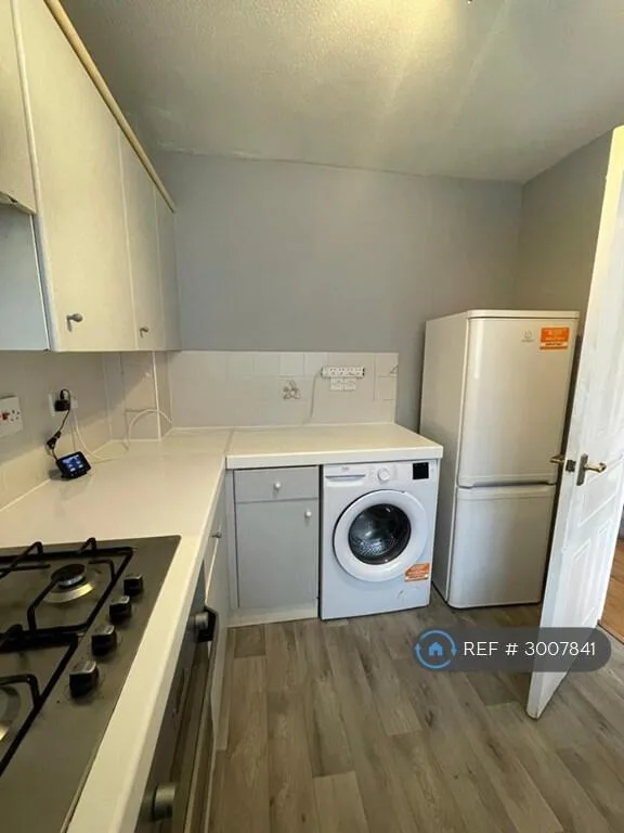 3 bedroom semi-detached house for rent