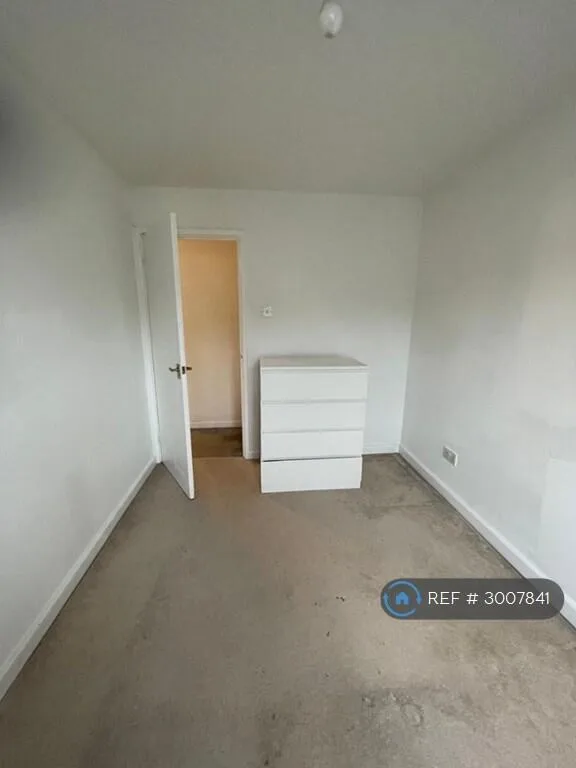 3 bedroom semi-detached house for rent