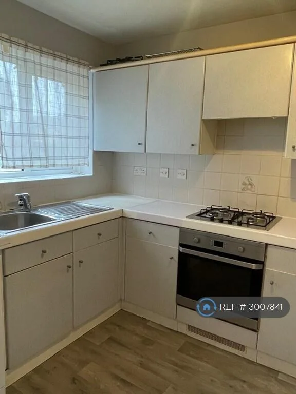 3 bedroom semi-detached house for rent