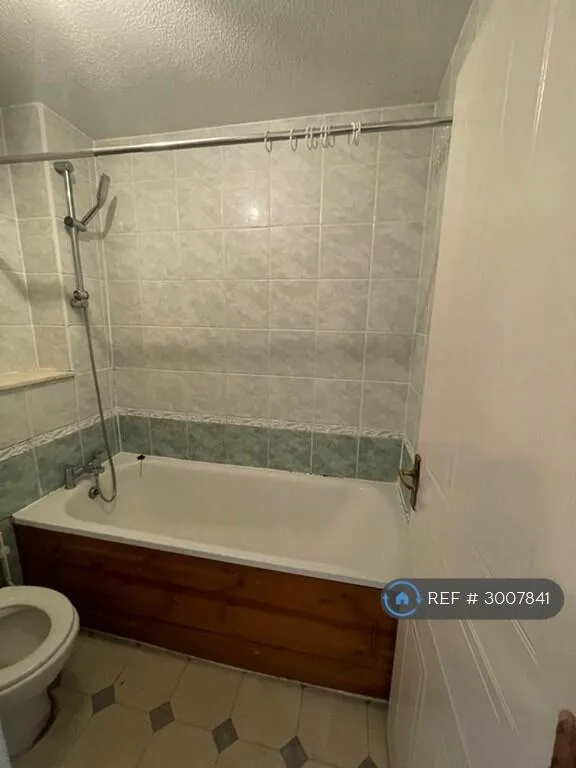 3 bedroom semi-detached house for rent
