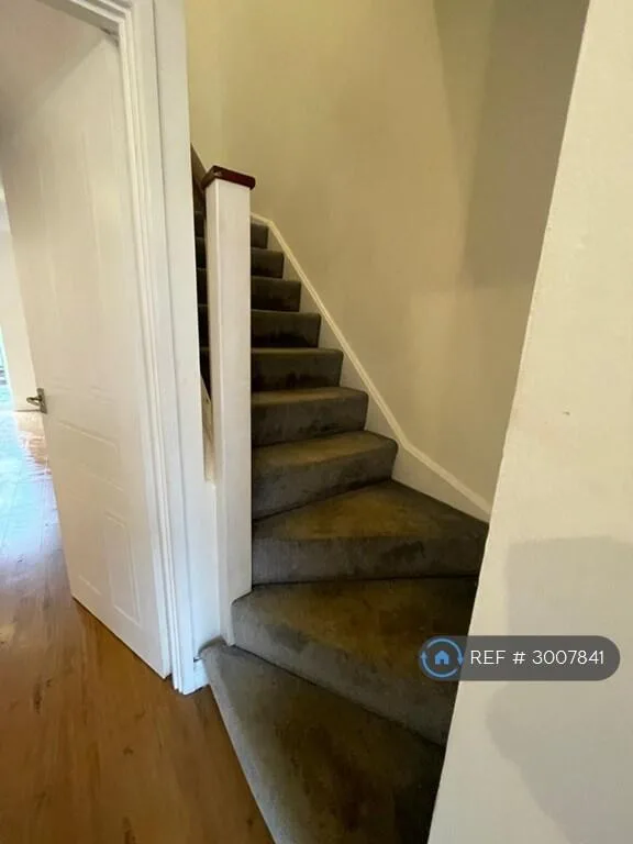 3 bedroom semi-detached house for rent