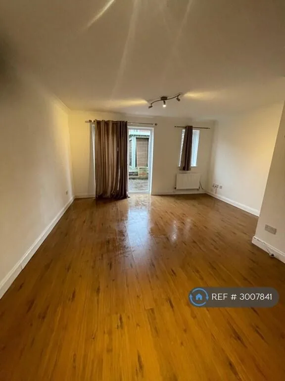 3 bedroom semi-detached house for rent