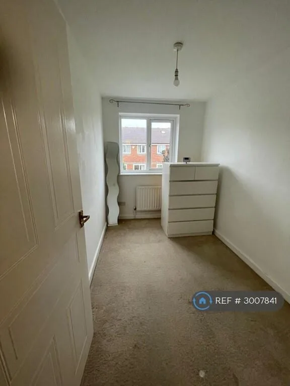 3 bedroom semi-detached house for rent