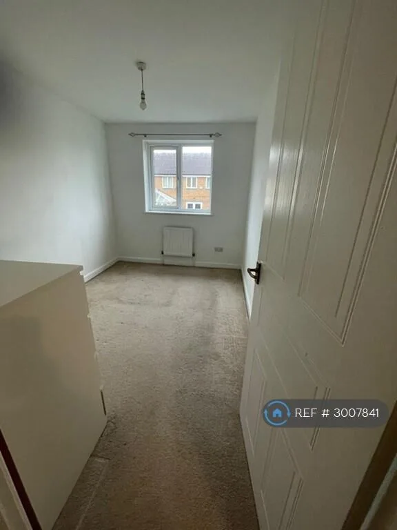 3 bedroom semi-detached house for rent