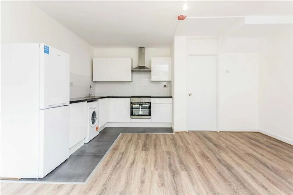 4 bedroom flat for rent
