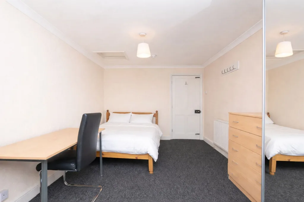 5 bedroom flat for rent