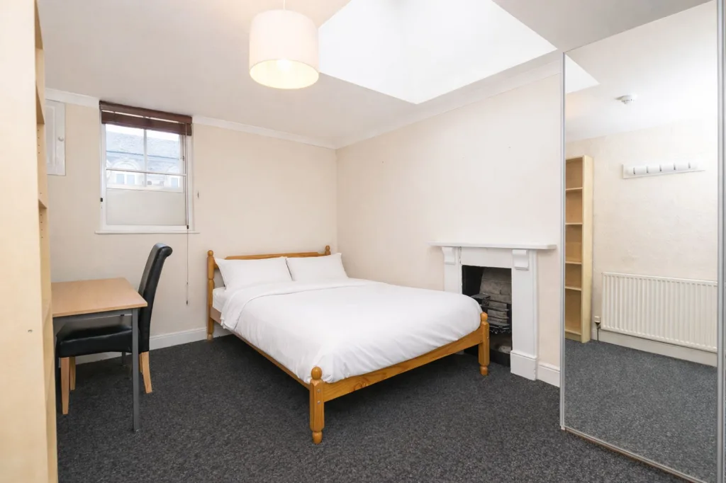 5 bedroom flat for rent