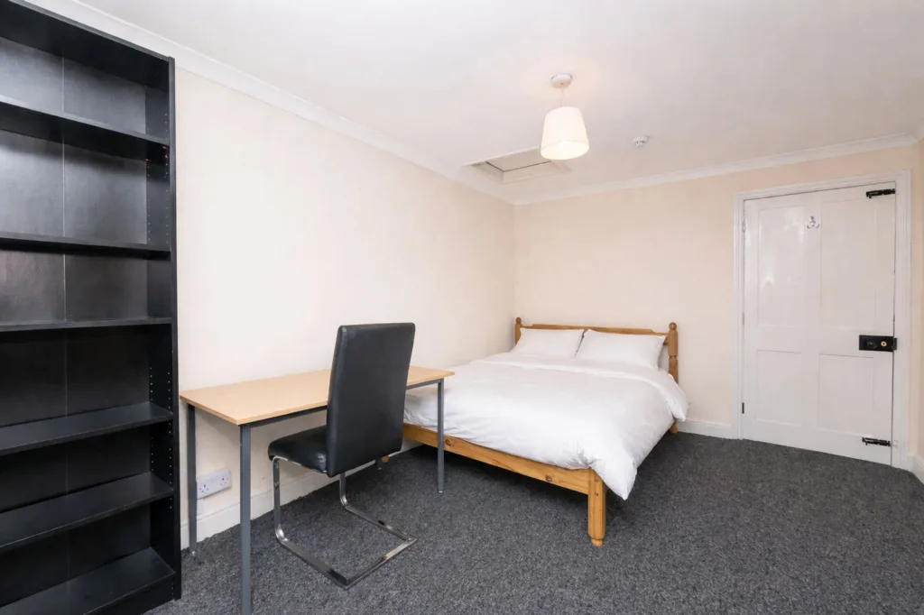 5 bedroom flat for rent