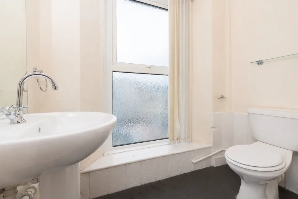5 bedroom flat for rent
