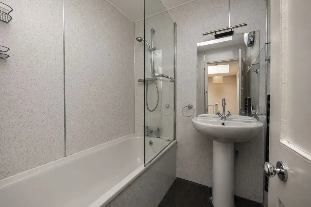 5 bedroom flat for rent