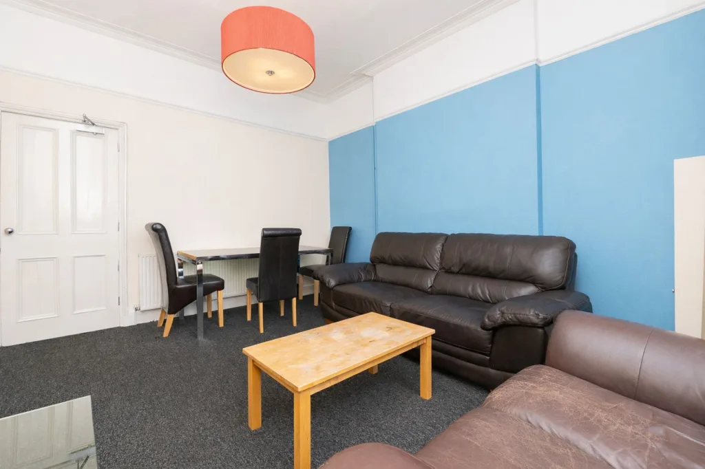 5 bedroom flat for rent