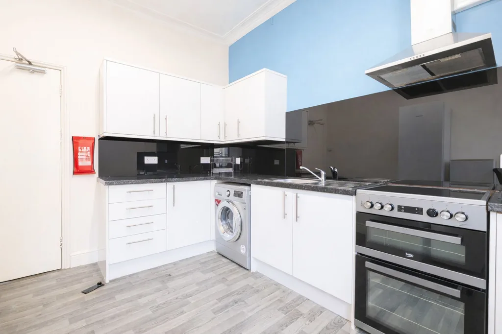 5 bedroom flat for rent