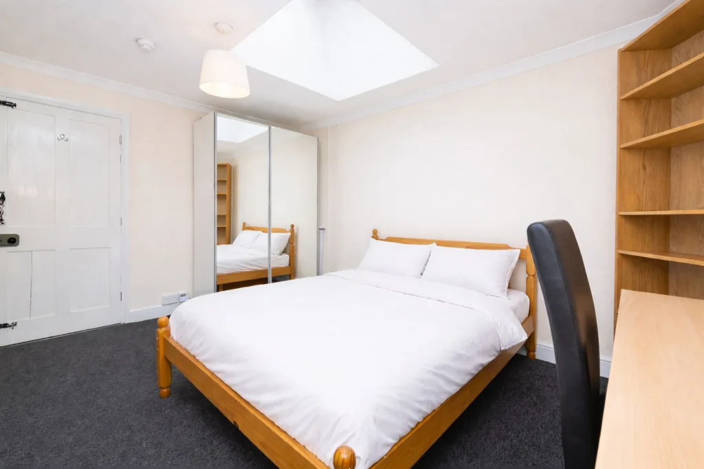 5 bedroom flat for rent