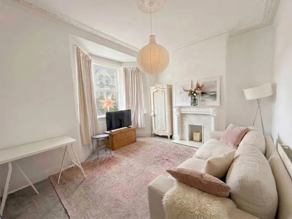 4 bedroom end of terrace house for rent