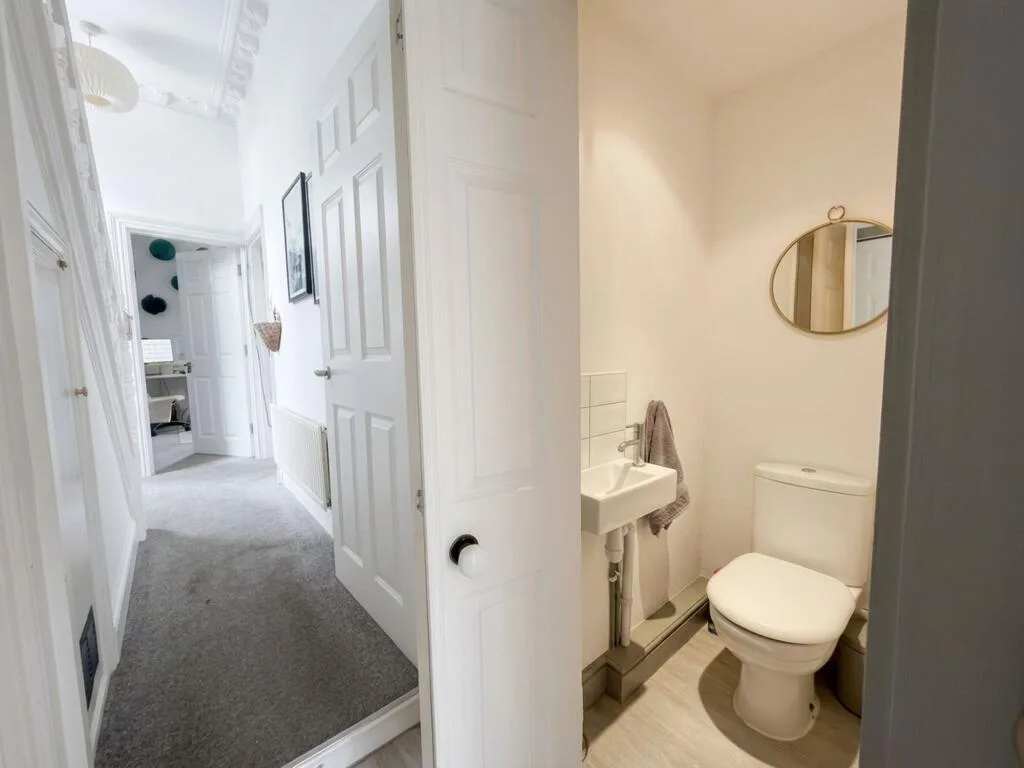 4 bedroom end of terrace house for rent