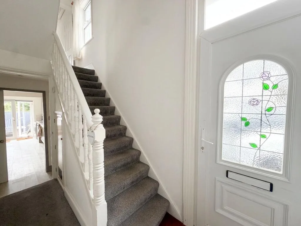 4 bedroom end of terrace house for rent