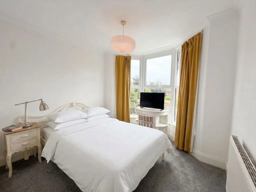 4 bedroom end of terrace house for rent