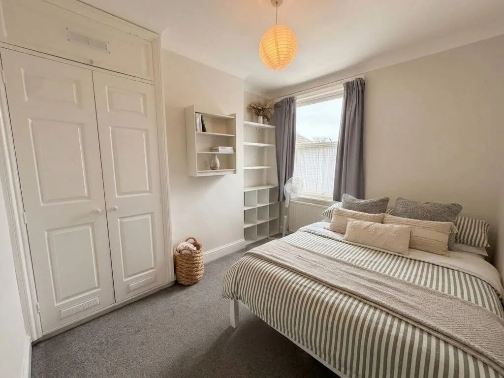 4 bedroom end of terrace house for rent